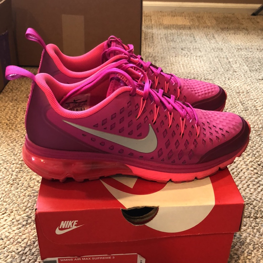 Worn women’s 10 air max supreme